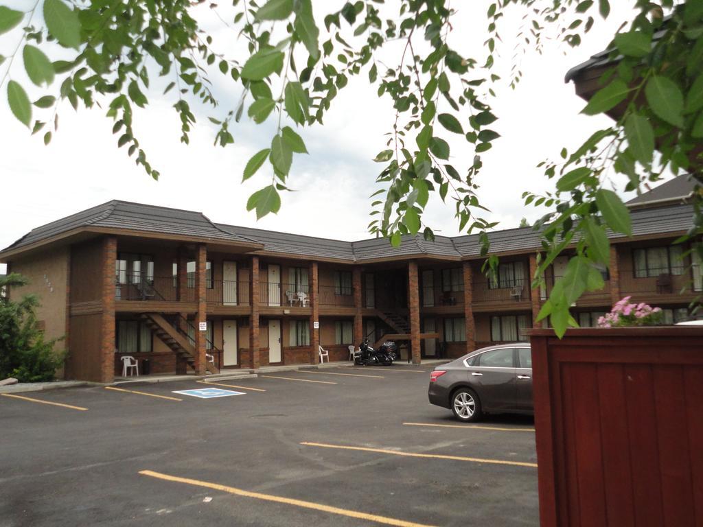 North Pointe Inn And Suites Kelowna Zewnętrze zdjęcie
