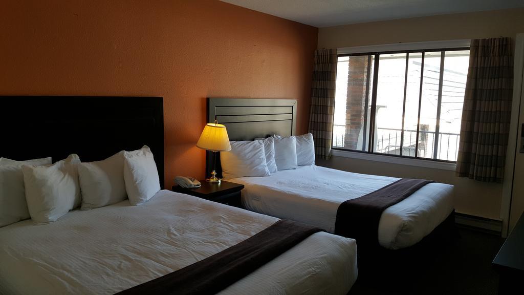 North Pointe Inn And Suites Kelowna Zewnętrze zdjęcie