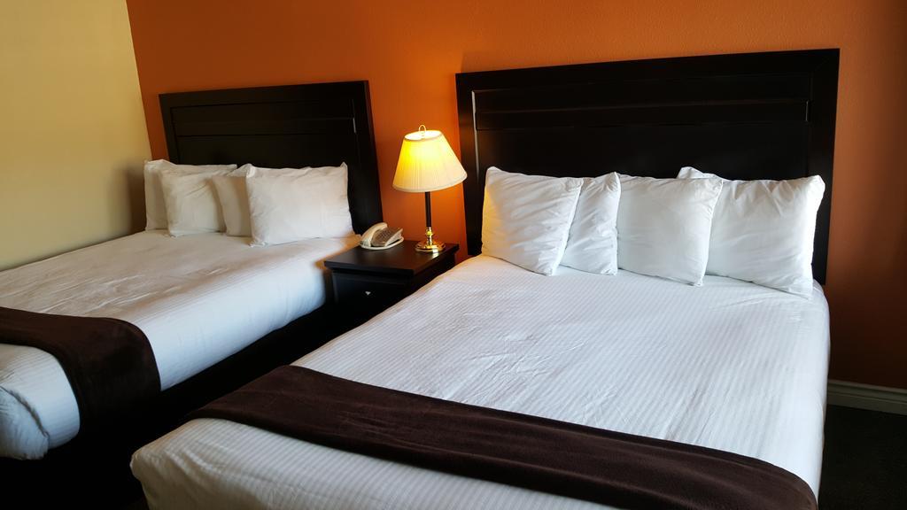 North Pointe Inn And Suites Kelowna Zewnętrze zdjęcie