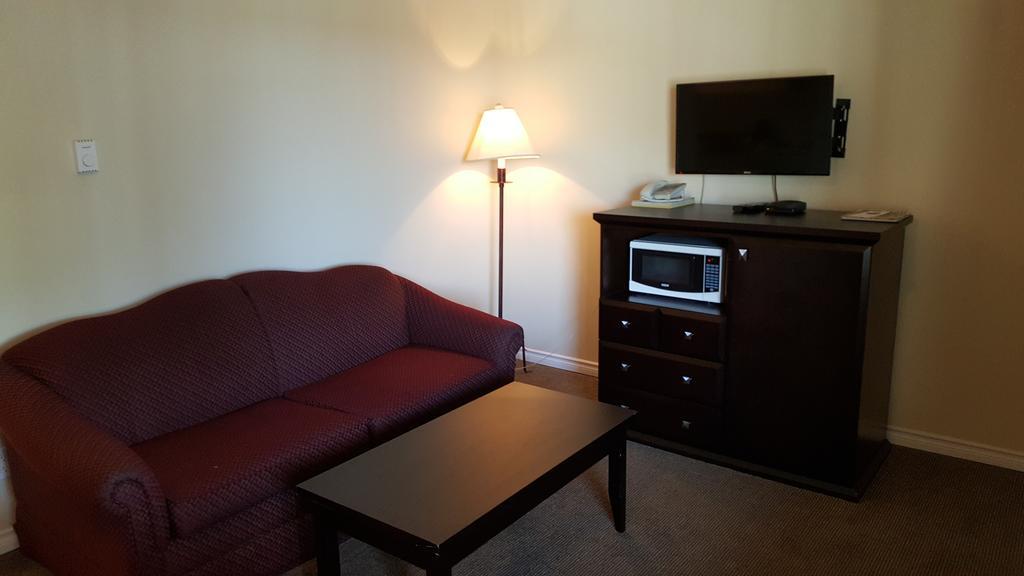 North Pointe Inn And Suites Kelowna Zewnętrze zdjęcie