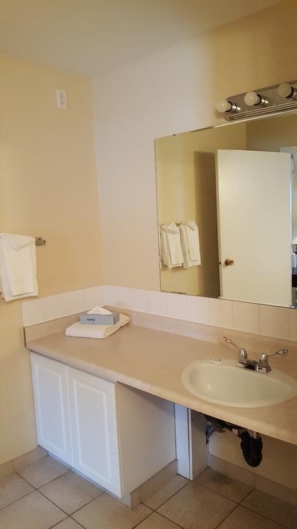 North Pointe Inn And Suites Kelowna Zewnętrze zdjęcie